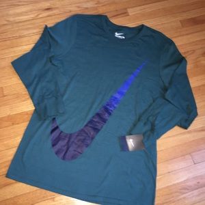 NWT The Nike Tee Forest Green Navy Ombré Shirt Top